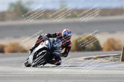 media/Nov-16-2025-Race Pace (Sun) [[8c5fa54630]]/Non Verified Riders (1st 20 Minutes)/1-Turn 14 (10am)/